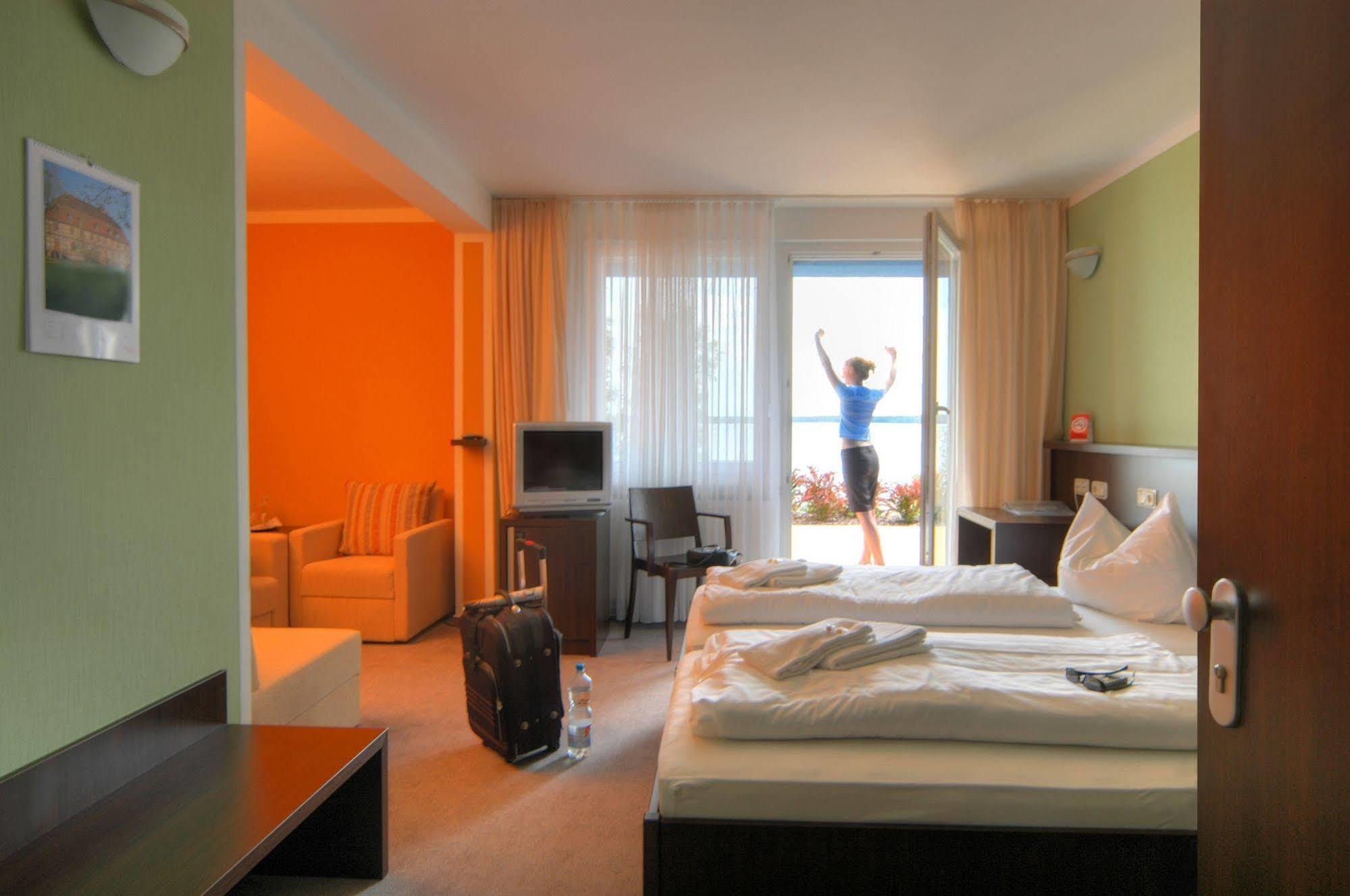 Strandhotel Senftenberger See Экстерьер фото